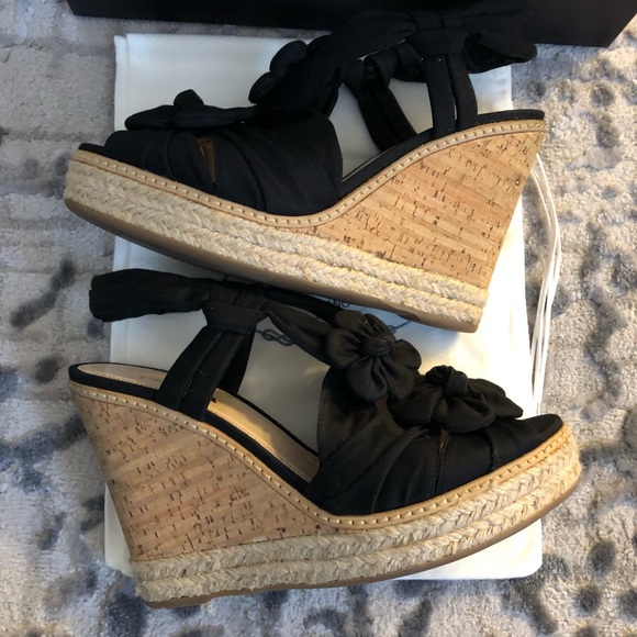 Women’s 100%  Authentic Prada flower wedge size 38 - Picture 4 of 7